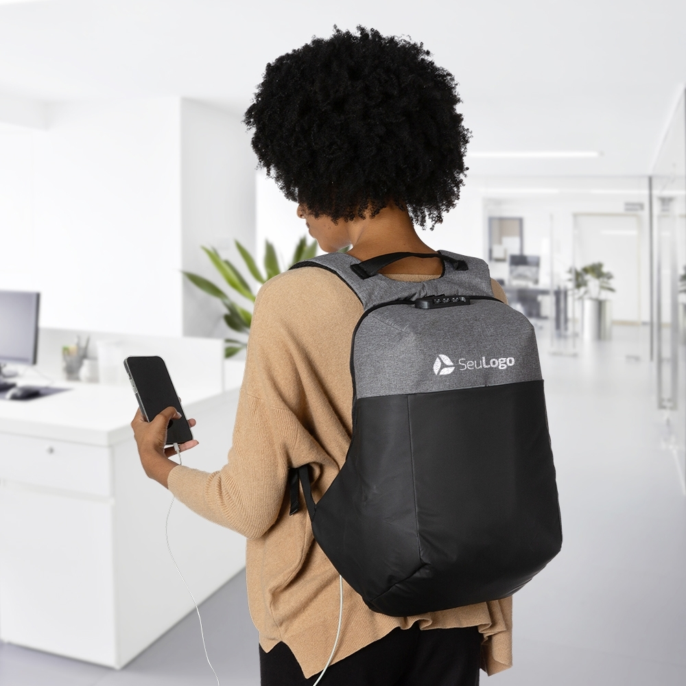 MOCHILA DE POLIÉSTER ANTI-FURTO USB COM SEGREDO 31L - 4Unik