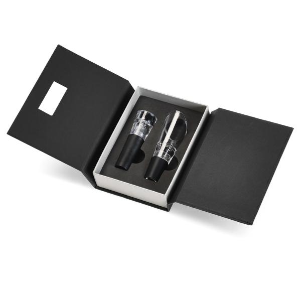KIT PARA VINHO COM CAIXA EM PAPELÃO RÍGIDO PRETO - 3 PÇS - 4Unik