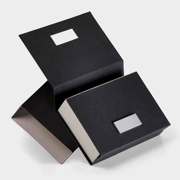 KIT PARA VINHO COM CAIXA EM PAPELÃO RÍGIDO PRETO - 3 PÇS - 4Unik